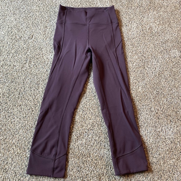 Lululemon Crop Leggings. - Picture 2 of 4